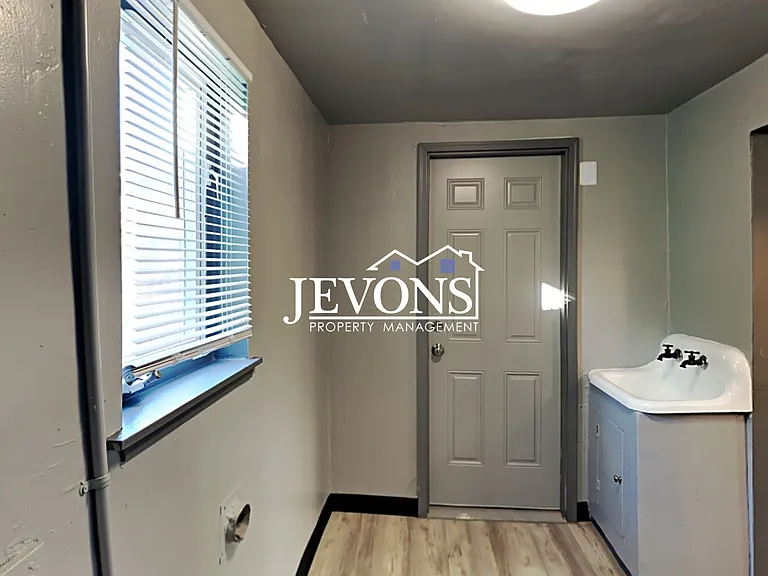 1017 E Spruce St #1/2 — Photo 16