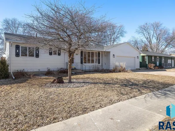 341 N Holiday Ave, Sioux Falls, SD 57103