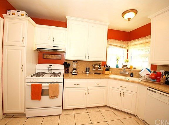 4th image of 13526 Stanbridge Ave
