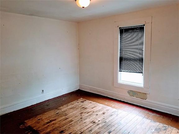 5th image of 106 Dubois St