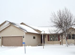 W7054 Cobblestone Dr, Fond Du Lac, WI 54937