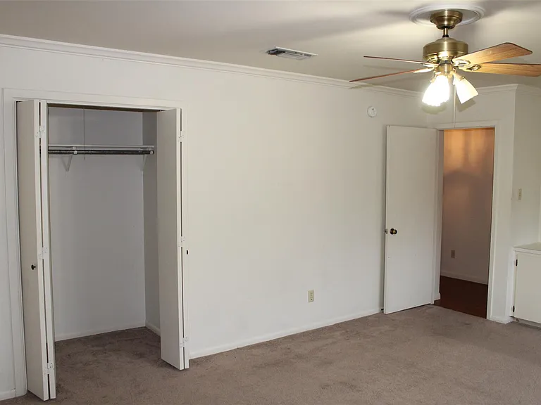 535 W Prairie Lea St — Photo 6