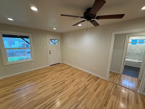 5th image of 1070 16th Ave SW