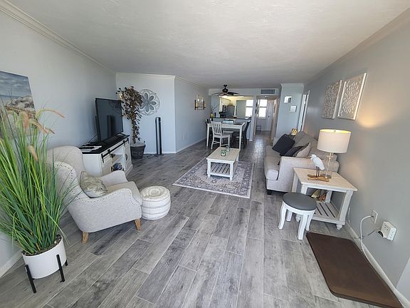4th image of 320 Seaview Ct APT 2004