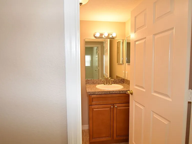 527 Bristol Cir — Photo 10