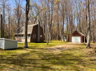 W12330 E Bedora Ct, Crivitz, WI 54114