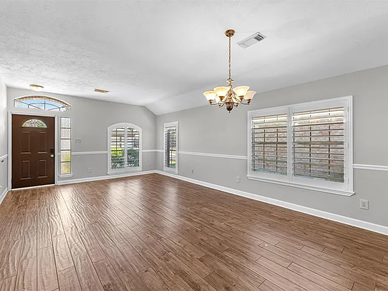 16414 Dawncrest Way — Photo 4