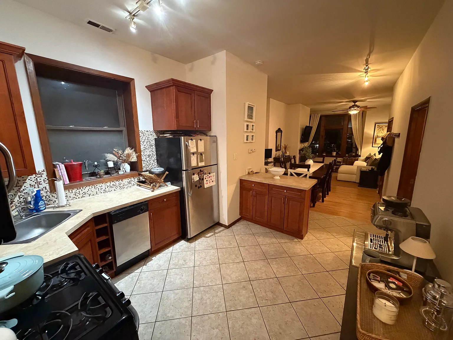 3831 N Southport Ave — Photo 3