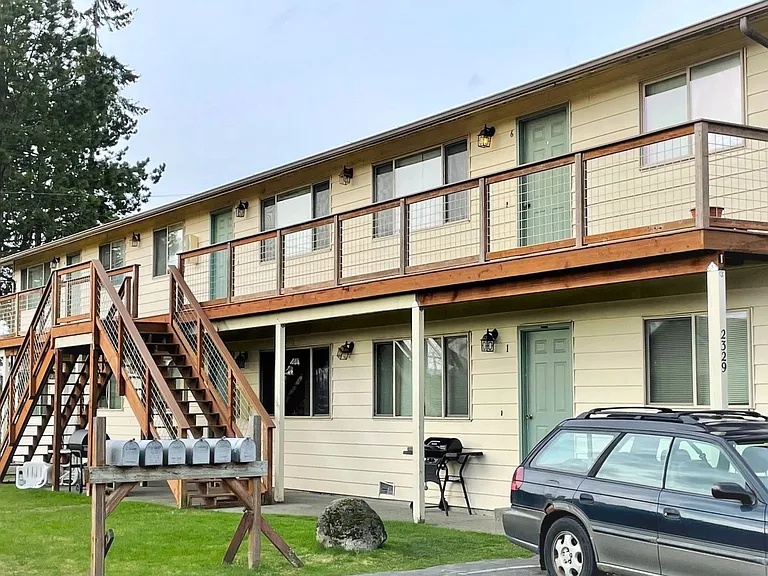 2329 Orleans St — Photo 4