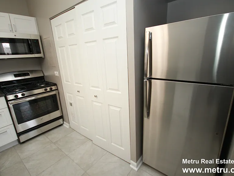 2215 N Clifton Ave #2W — Photo 6