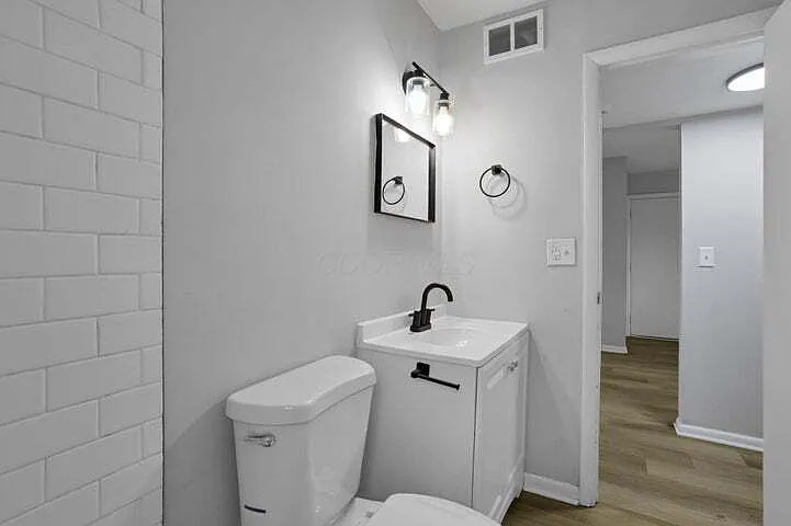 1009 Lilley Avenue Apt D — Photo 4