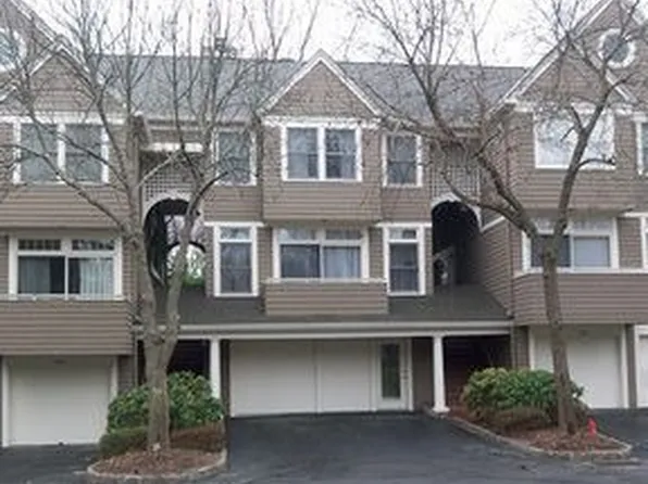 992 S Pine Creek Rd, Fairfield, CT 06824