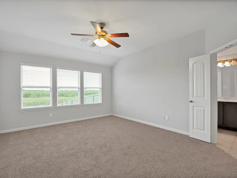5100 Royal Springs Dr — Photo 8