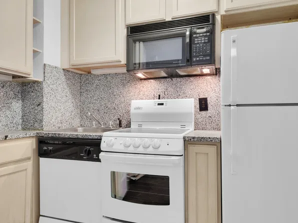 465 Park Avenue image 6 of 10