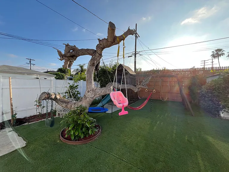 1415 Stearns Dr — Photo 40