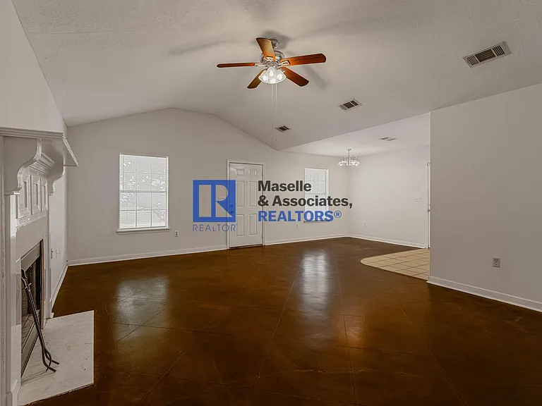 1212 Barnett Bend Cir — Photo 11