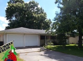 711 S 5th St, Nederland, TX 77627