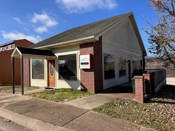 1 Blue Water Cir, Holiday Island, AR 72631