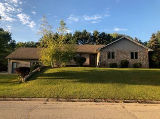 475 Maple Ridge Rd, Berlin, WI 54923