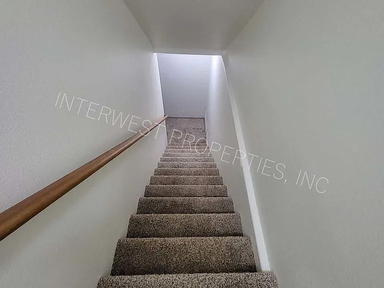520 NE 128th Ave — Photo 12