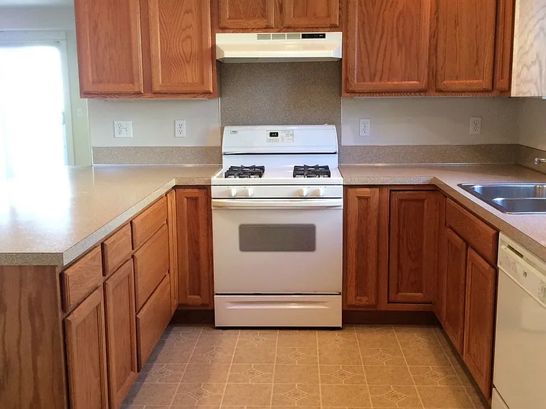 1511 Burrows Ct — Photo 6