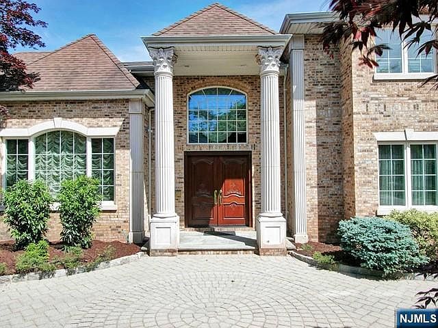 1st image of 27 Roberts Rd
