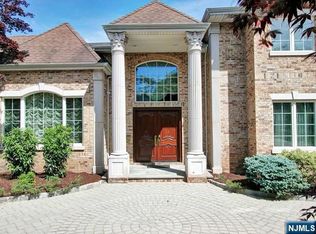 27 Roberts Rd, Englewood Cliffs, NJ 07632
