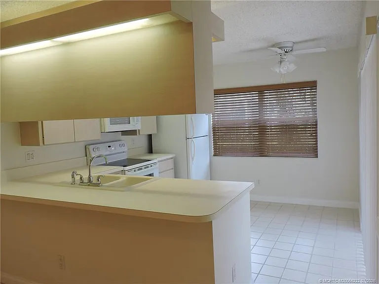 2865 SW Lakemont Pl — Photo 7