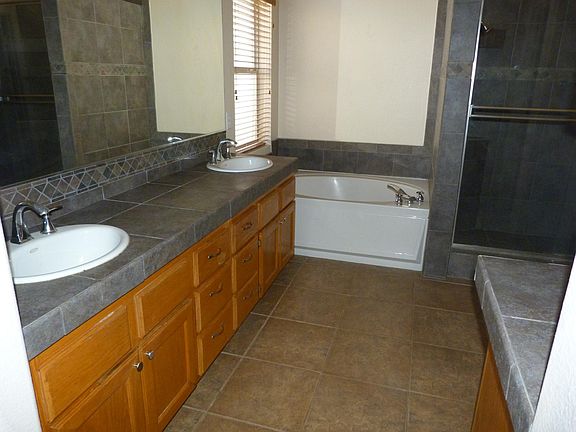 5th image of 1228 Moorpoint Dr