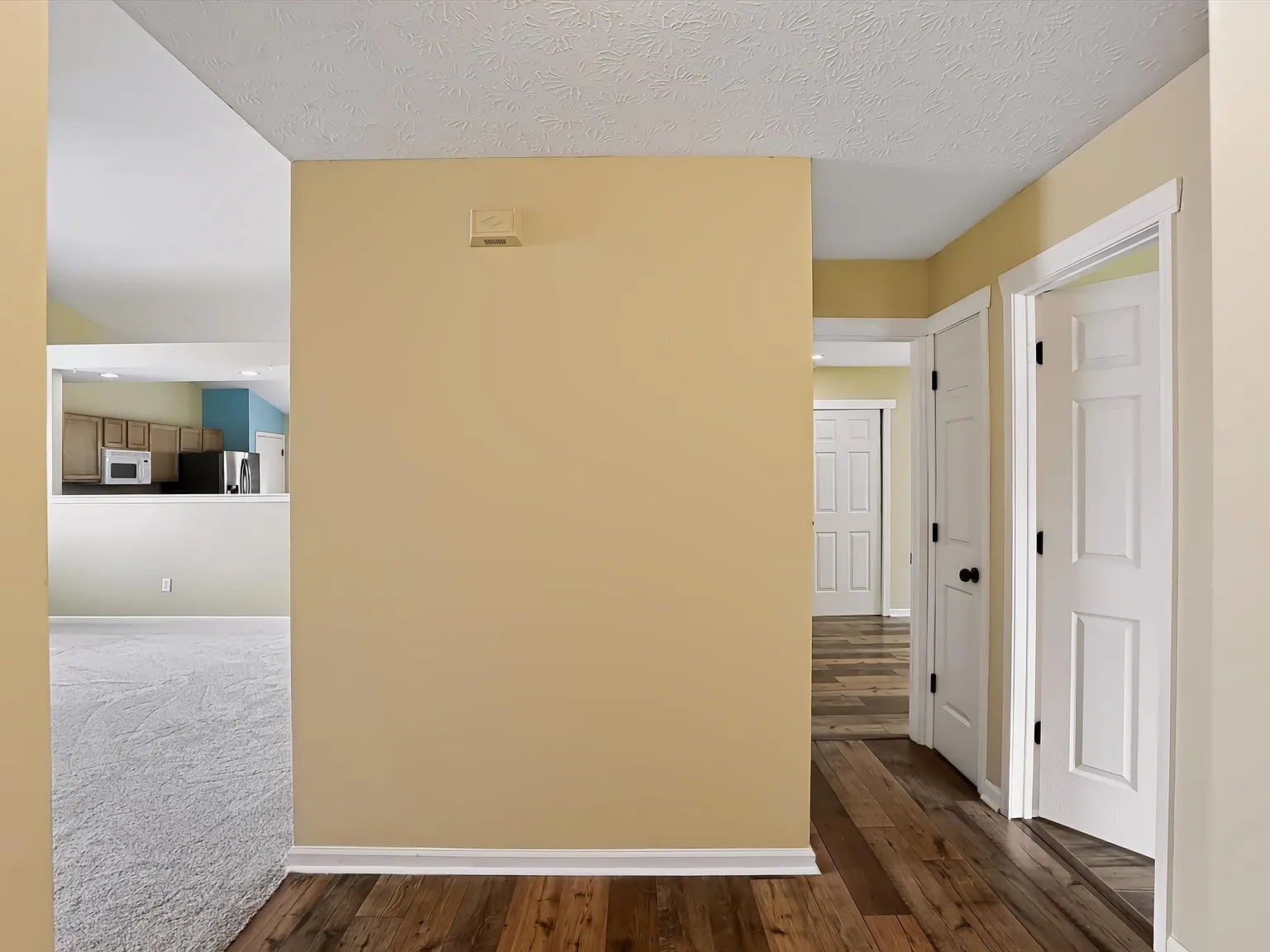 3 bed, 2.0 bath, 1444 sqft, $1,800 — Photo 3