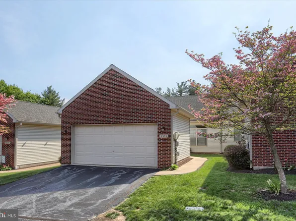 5323 Cobblestone Dr, Mechanicsburg, PA 17055