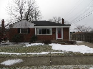 26321 Cubberness St, Saint Clair Shores, MI 48081