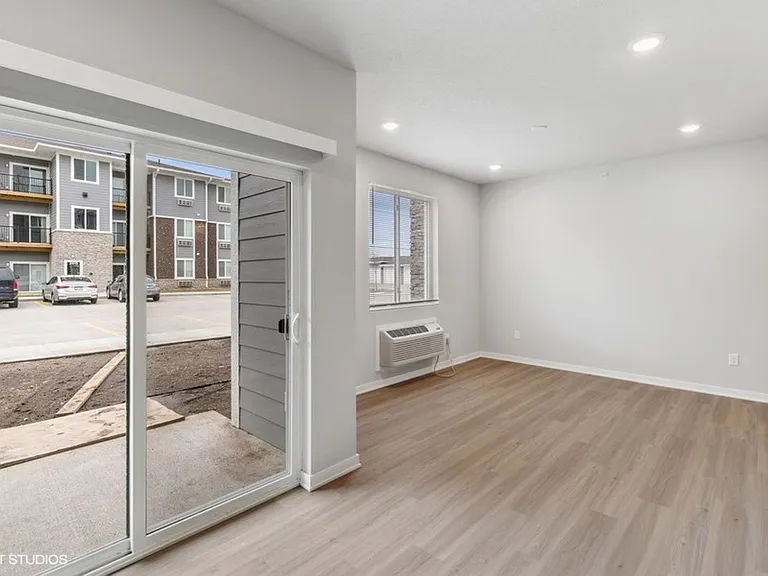 Parkside Luxury Apartments — Photo 24