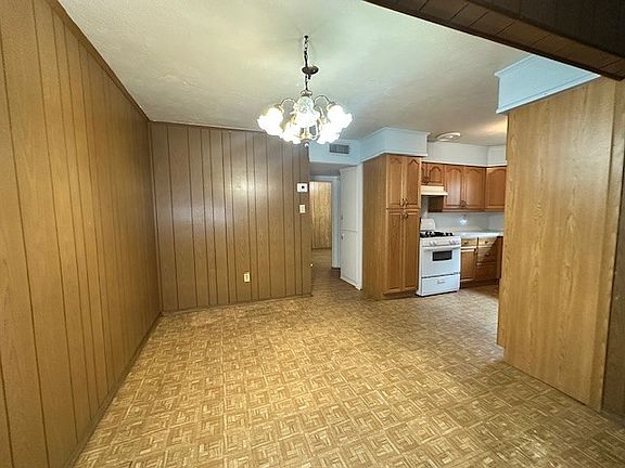 4th image of 303 S 22nd St