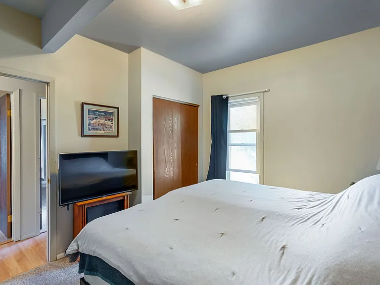 331 N Loomis Ave — Photo 3