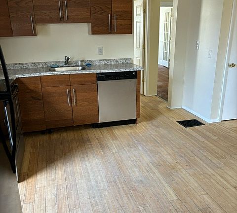 4th image of 24 Crandall St #1