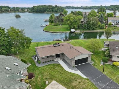16072 Silvercrest Dr, Fenton, MI, 48430