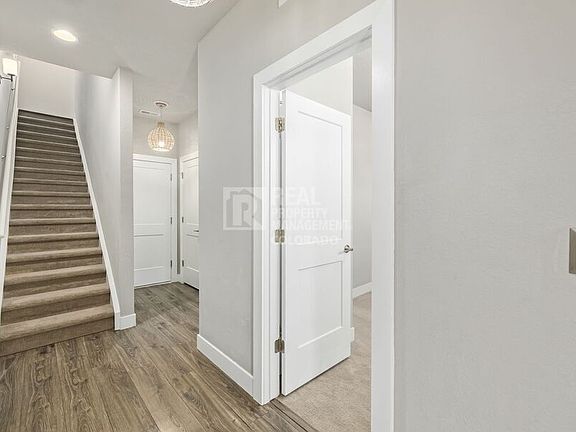 5th image of 1057 Mariposa St