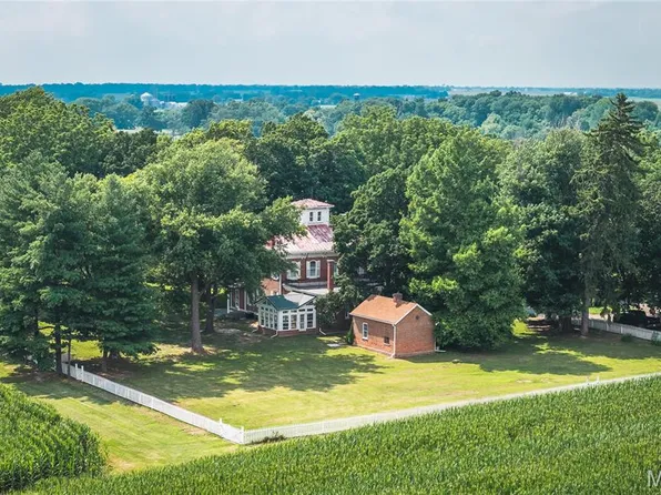 5214 Smith Dr, Edwardsville, IL 62025