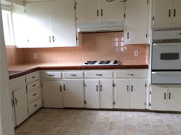 5th image of 4415 Wesley St