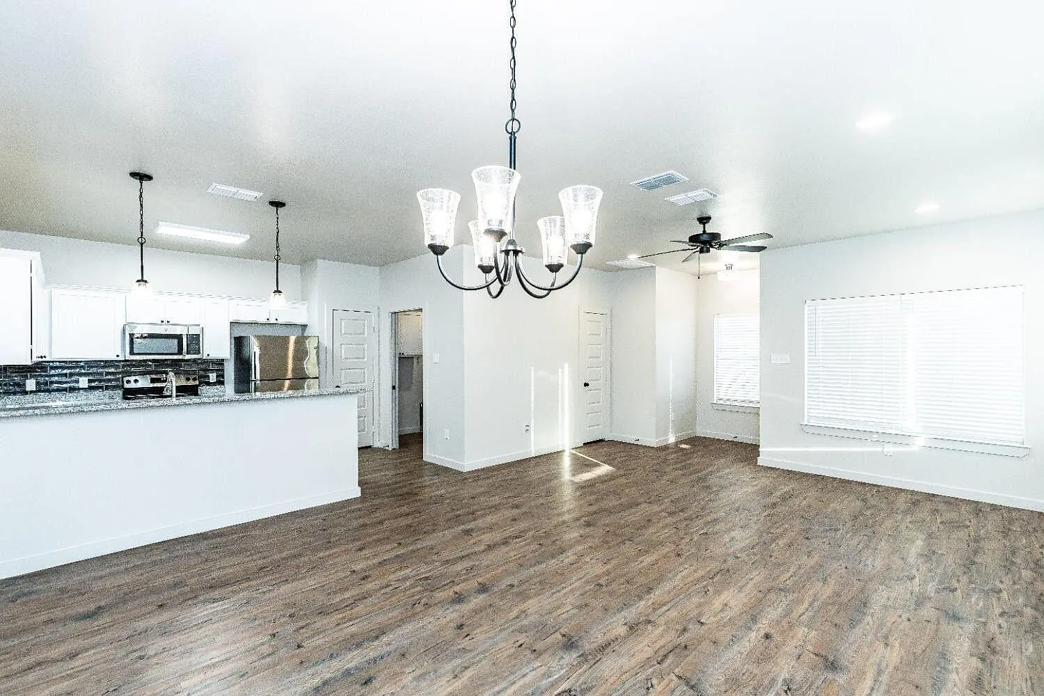 2 bed, 2.0 bath, 1214 sqft, $1,450 — Photo 4