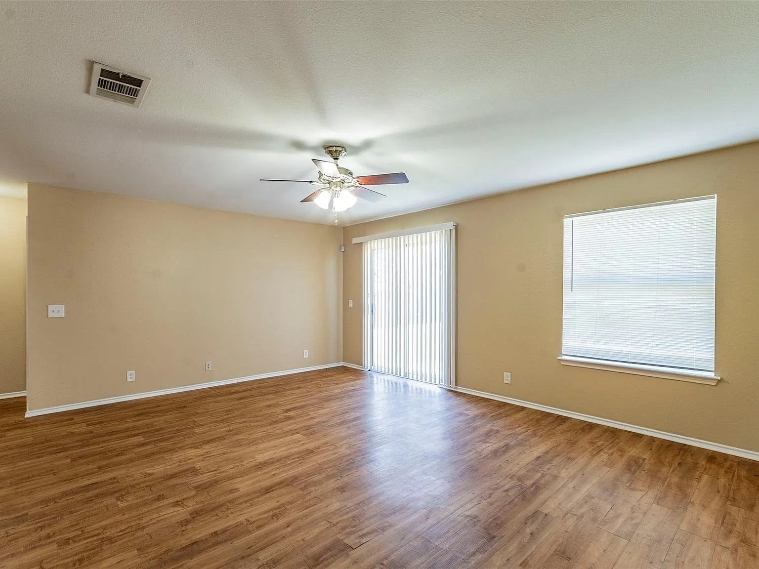 4 bed, 2.0 bath, 1749 sqft, $1,800 — Photo 2