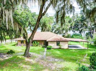 136 Little Orange Lake Dr, Hawthorne, FL 32640