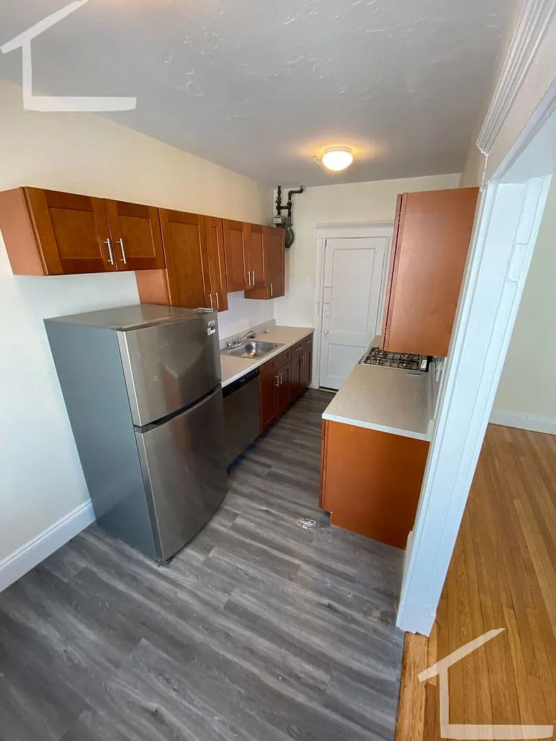 9/1 No Fee! Renovated 1BR in Fenway elevator building — Photo 2