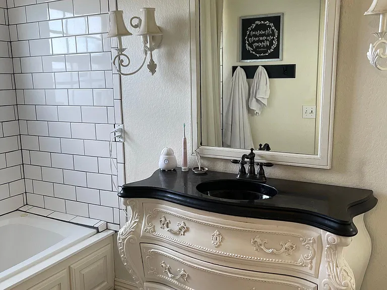 2717 N Whit Ln — Photo 4