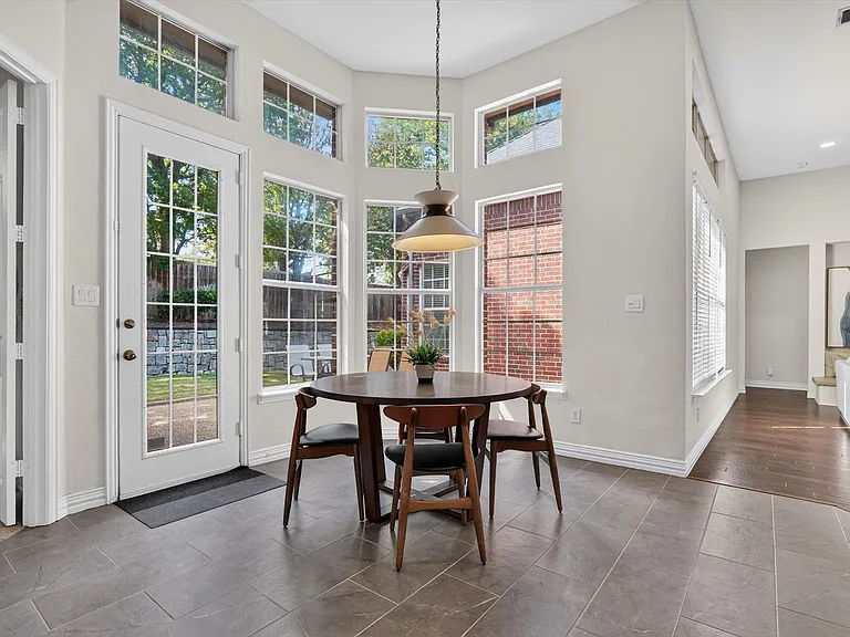 4730 Hampshire Dr — Photo 14