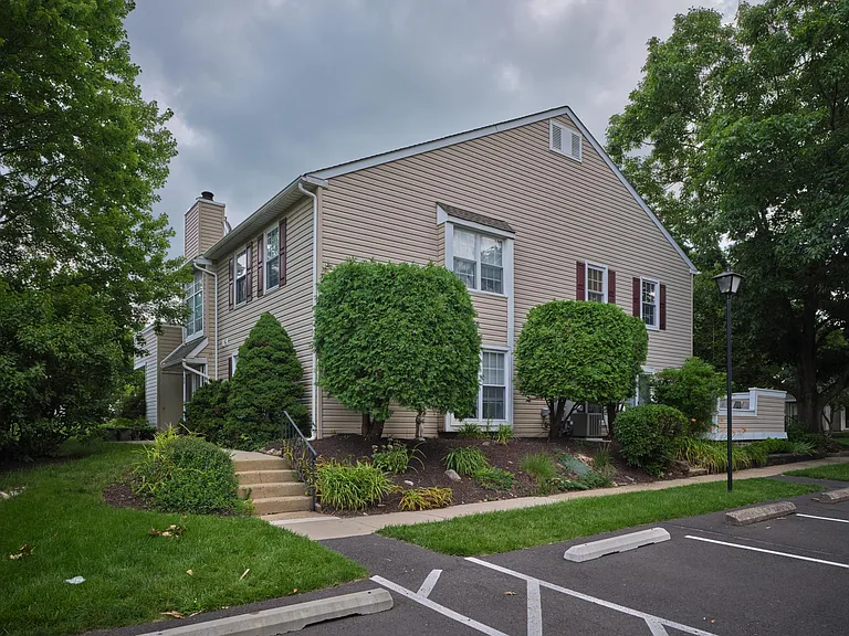 51 Meadow Ln — Photo 37