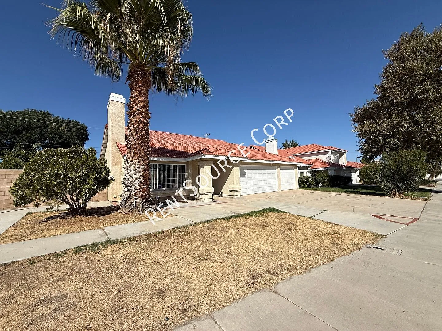 4 Bedrooms/2 Bathrooms Single Story Home for Rent in West Palmdale in Antelope Valley — Photo 2