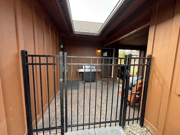 248 Morgan Dr — Photo 2