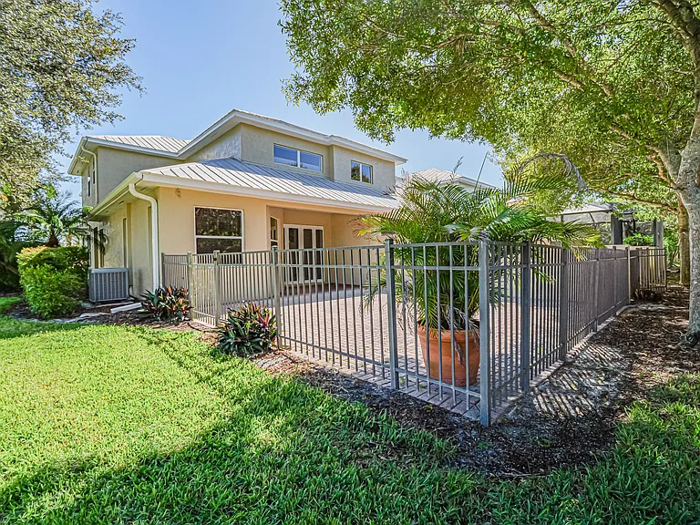1965 Bridgepointe Cir #84 — Photo 42